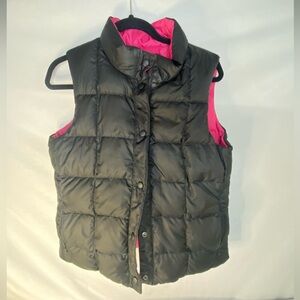L.L.Bean Women's Pink & Black reversible puffer Down Vest size medium